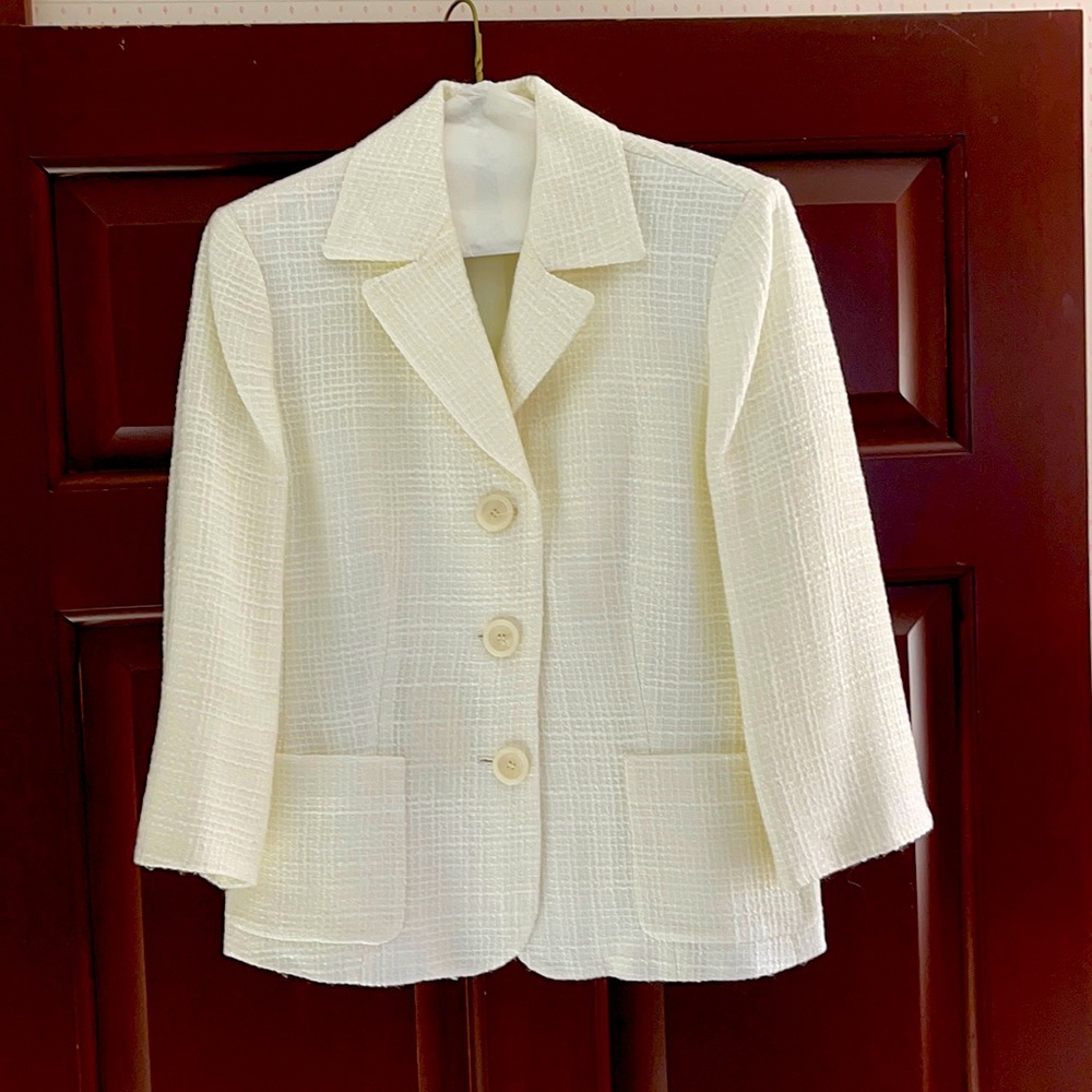 Womens Kasper Suit Jacket and Skirt Set